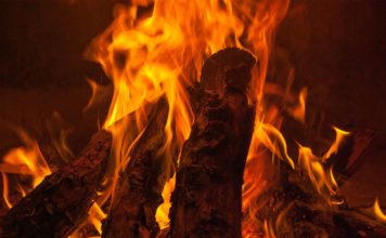 Jak topit v kachlových kamnech – doporučení